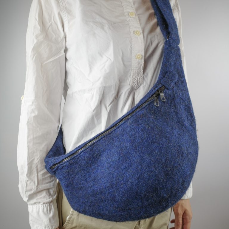 WS金の羊◯ボディバッグ